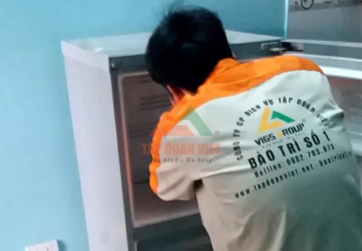 Kỹ thuật tiến hành lắp đặt lại tủ lạnh và đồng thời kiểm tra lại tình trạng của tủ lạnh Kỹ thuật tiến hành lắp đặt lại tủ lạnh và đồng thời kiểm tra lại tình trạng của tủ lạnh