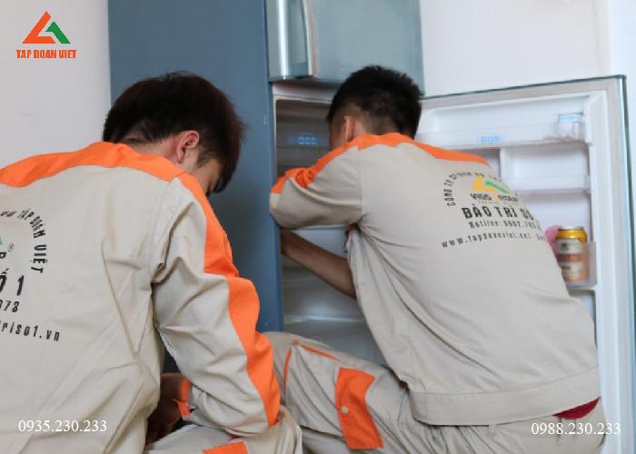 Thợ đang giò lỗi tủ lạnh quận Đống Đa lỗi không làm mát ngăn mát tại nhà Thợ đang giò lỗi tủ lạnh quận Đống Đa lỗi không làm mát ngăn mát tại nhà