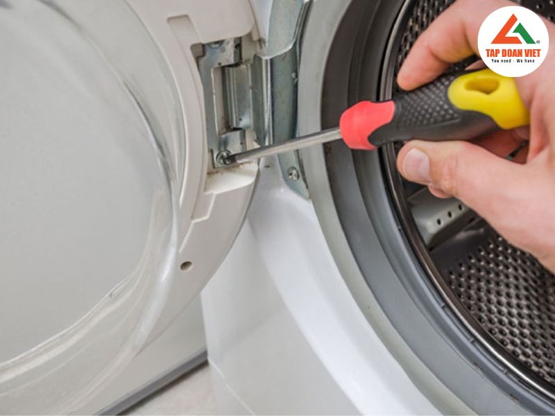 Nguyên nhân máy giặt Electrolux báo lỗi E40 và cách sửa 