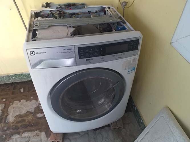 Làm sao để nhận biết lỗi E10 máy giặt electrolux