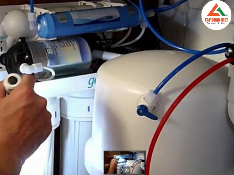 Dấu hiệu nhận biết cần sửa máy lọc nước bị rò rỉ nước
