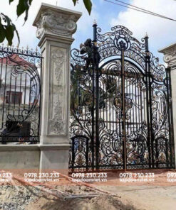 Cửa cổng sắt mỹ thuật 4 cánh đẹp, hoàn mỹ