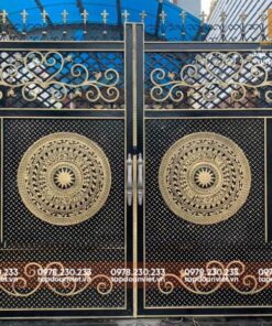 Alternative view of Cửa cổng 2 cánh sắt hộp đẹp, trang nhã