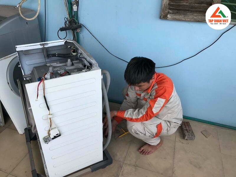 Dịch vụ sửa máy giặt LG báo lỗi PE của Tập Đoàn Việt 
