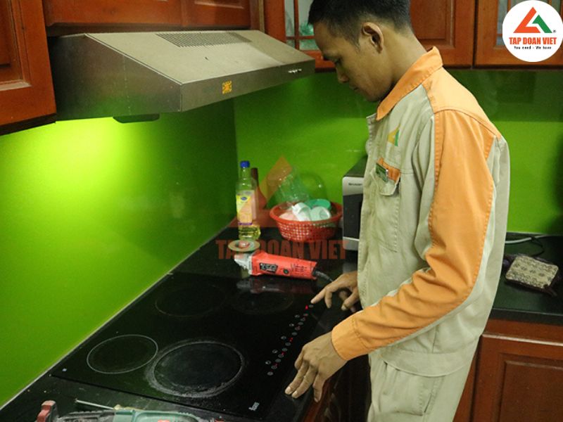 Dịch vụ sửa bếp hồng ngoại lỗi E5 của Tập Đoàn Việt 