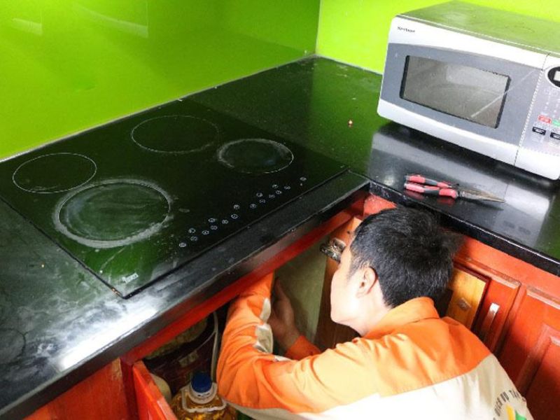 Sửa bếp từ báo lỗi H uy tín tại nhà